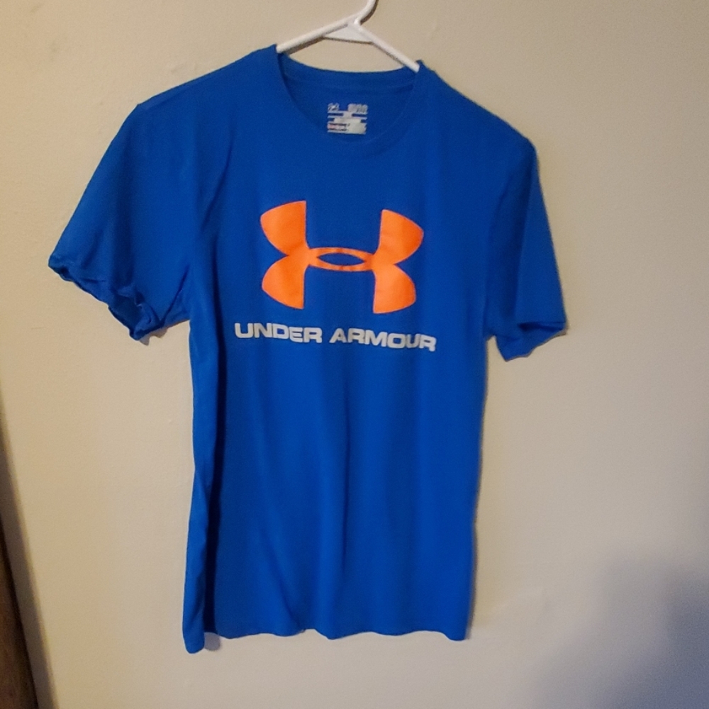 Small mens underarmour tee shirt